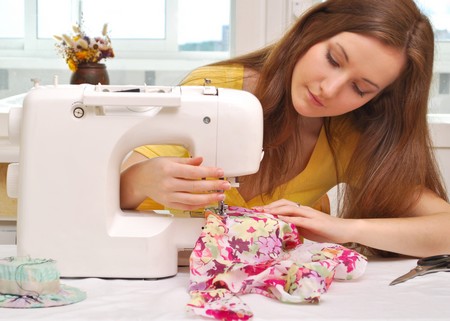 maquina de coser en casa